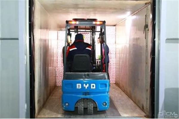 冷库里用电动叉车哪种电池好